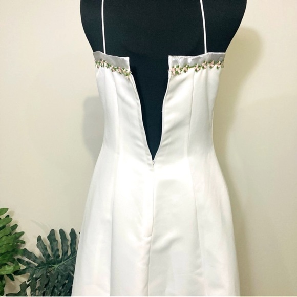 White Prom or Bridal Wedding Dress - Picture 4 of 16